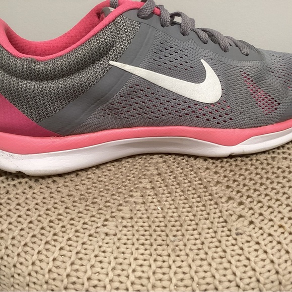 Nike Women's Athletic Sneakers in Gray/ Pink size 8 - Picture 6 of 15